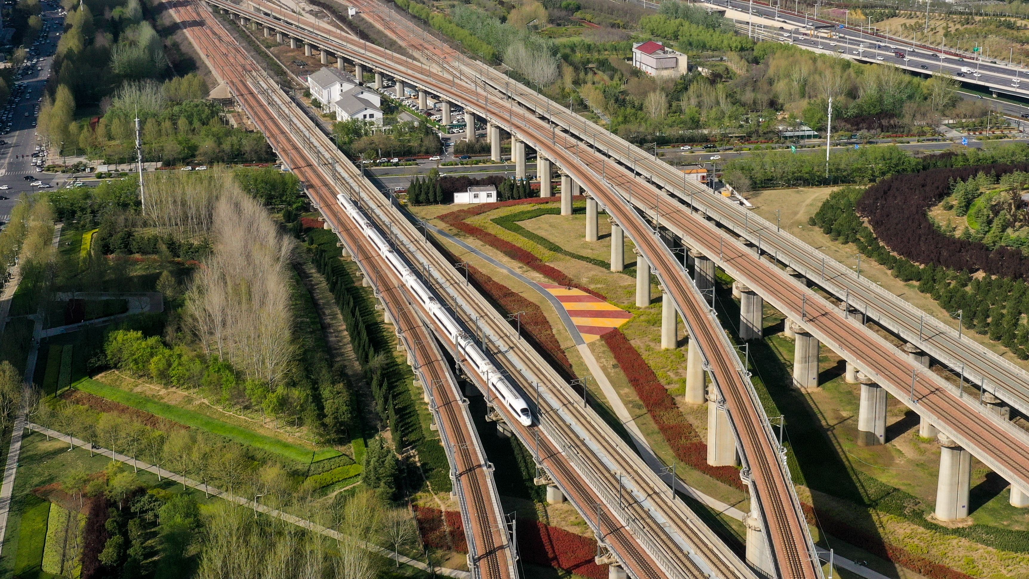 国铁集团郑州局本周末加开管内高铁19列-大象网