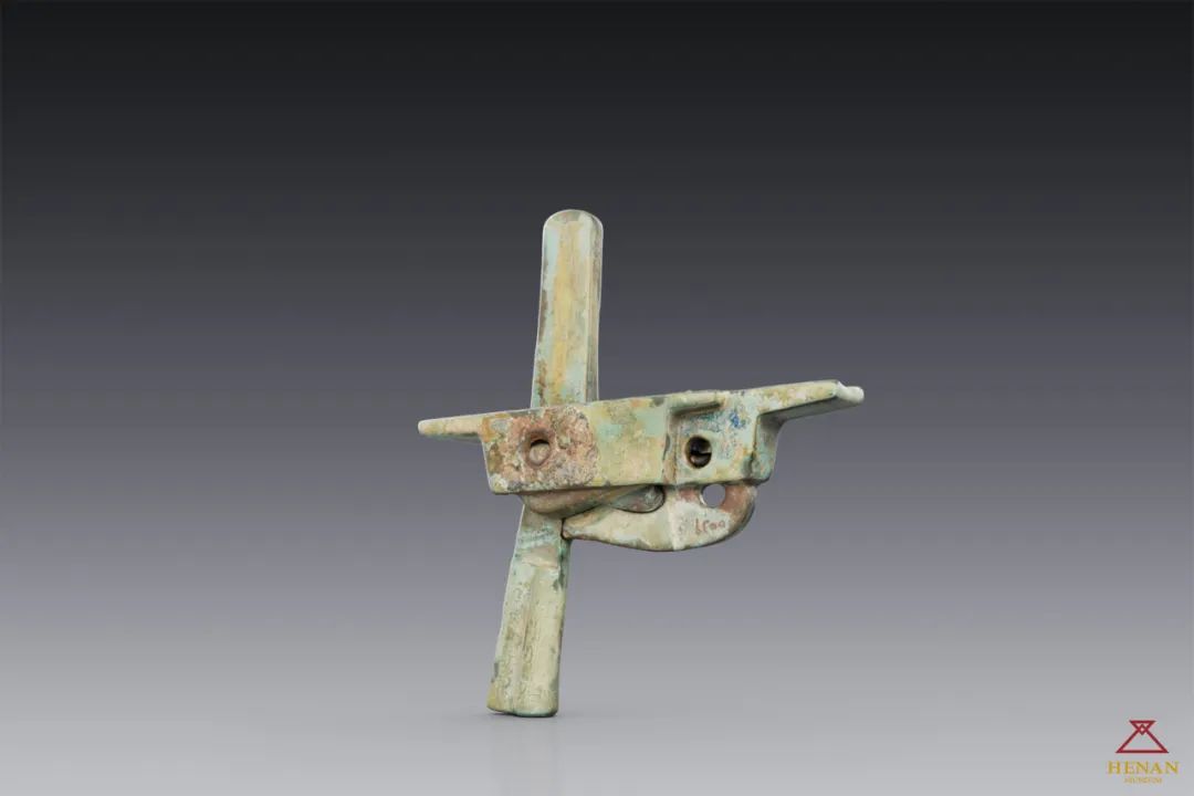 新闻中心>融媒热头条>正文>错金羽纹弩机,汉代青铜兵器,宽4.