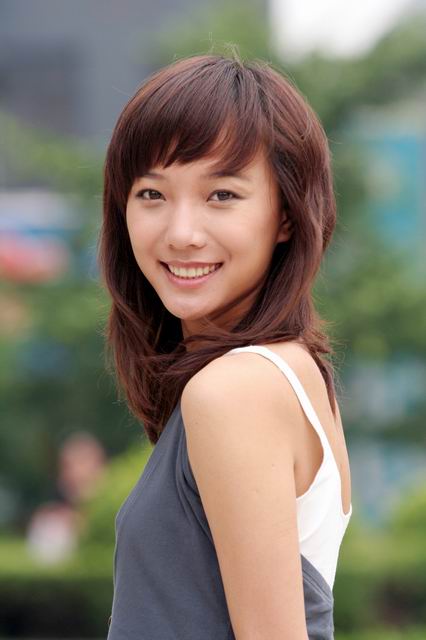 在师范学校临近毕业时,王珞丹决定继续读书,妈妈便陪着她来到北京,给