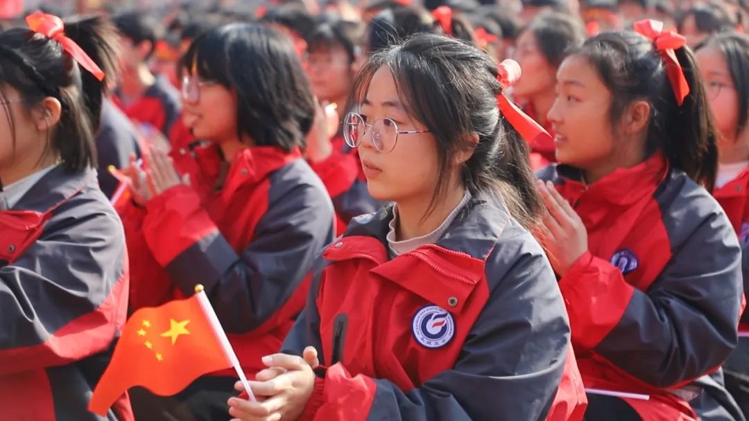 学习的积极性和主动性,近日,永城市第五初级中学举行"唤醒心中巨人