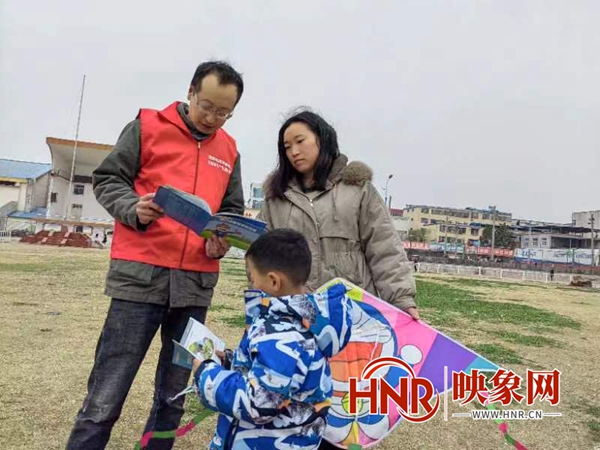 国网泌阳县供电公司：风筝飞满天 电力送安全