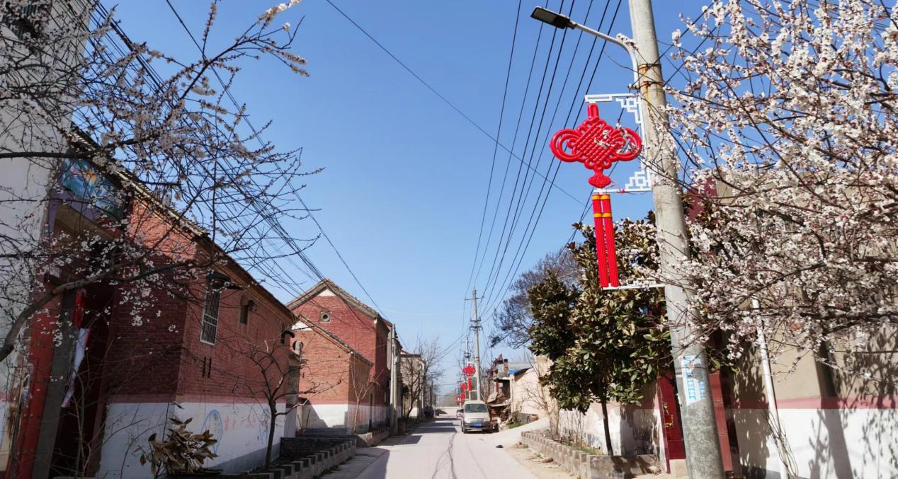 郑州航空港区洧川镇月亮湾里笑声朗