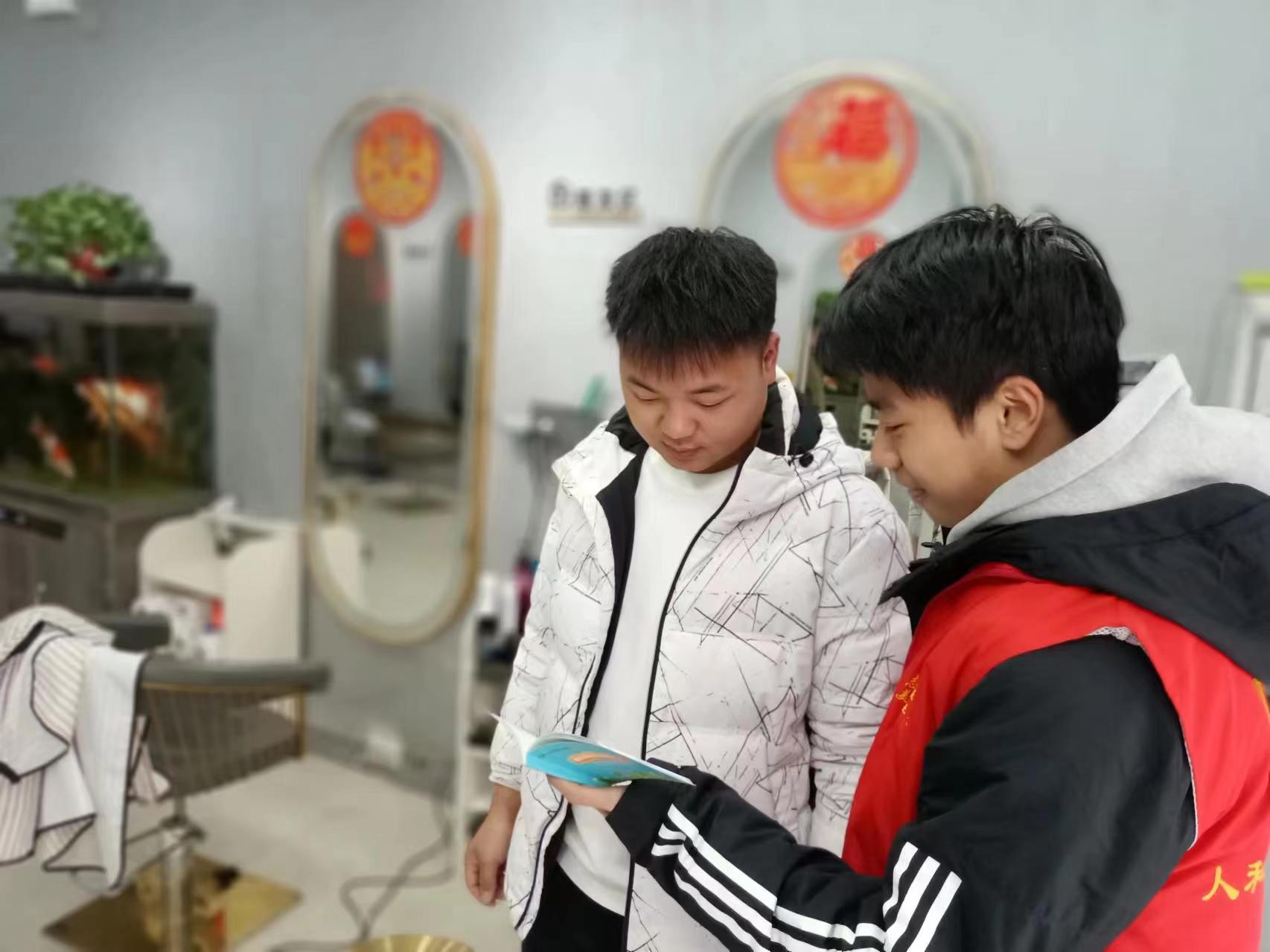 郑州:开展"扫黄打非"在行动·文明新风进社区宣传活动-大象网