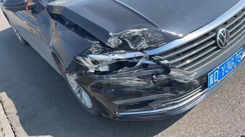 接到报警后,民警迅速赶往现场.