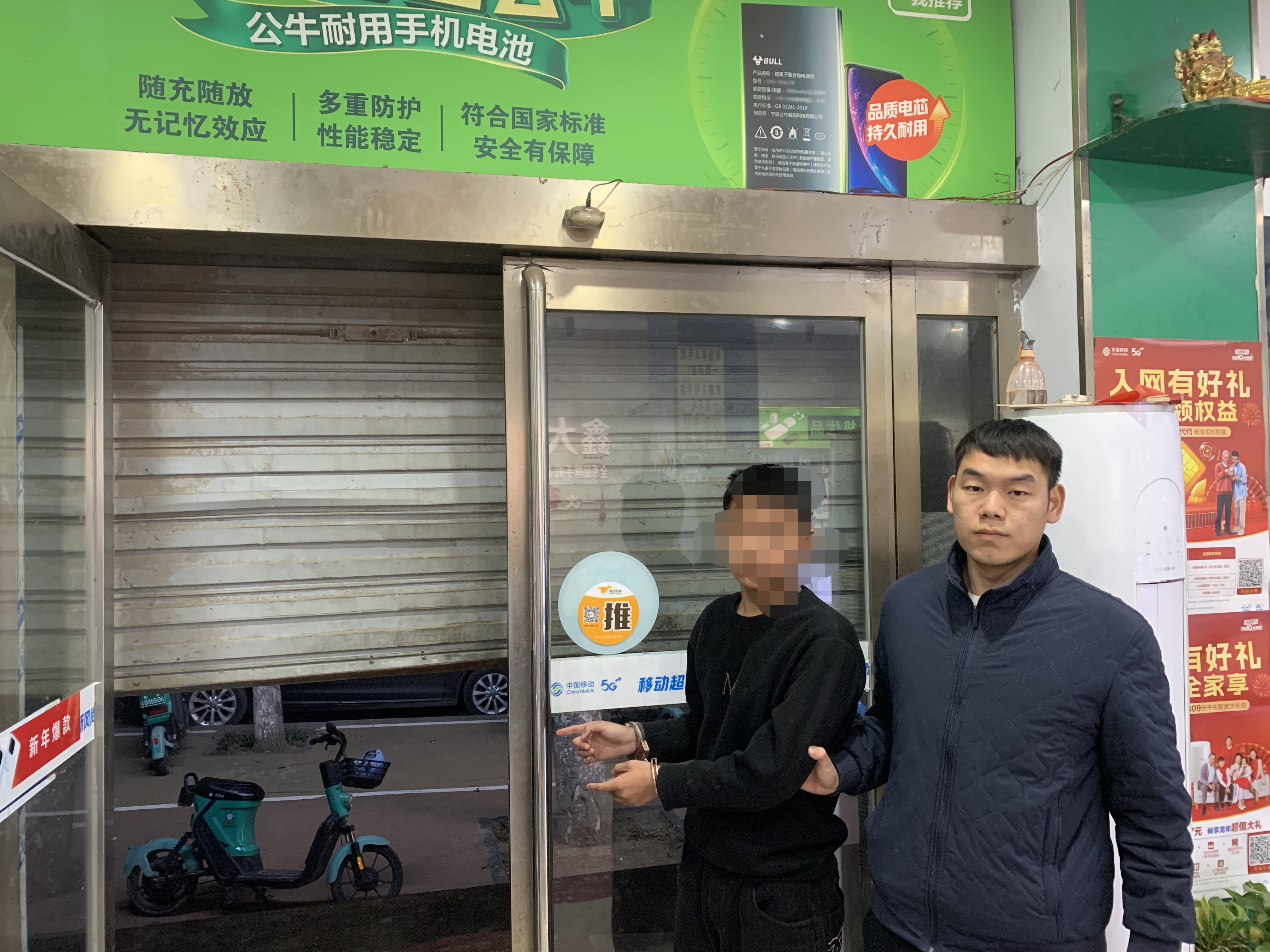鹤壁山城公安：手机店深夜被盗，民警全力破案抓获3名嫌疑人