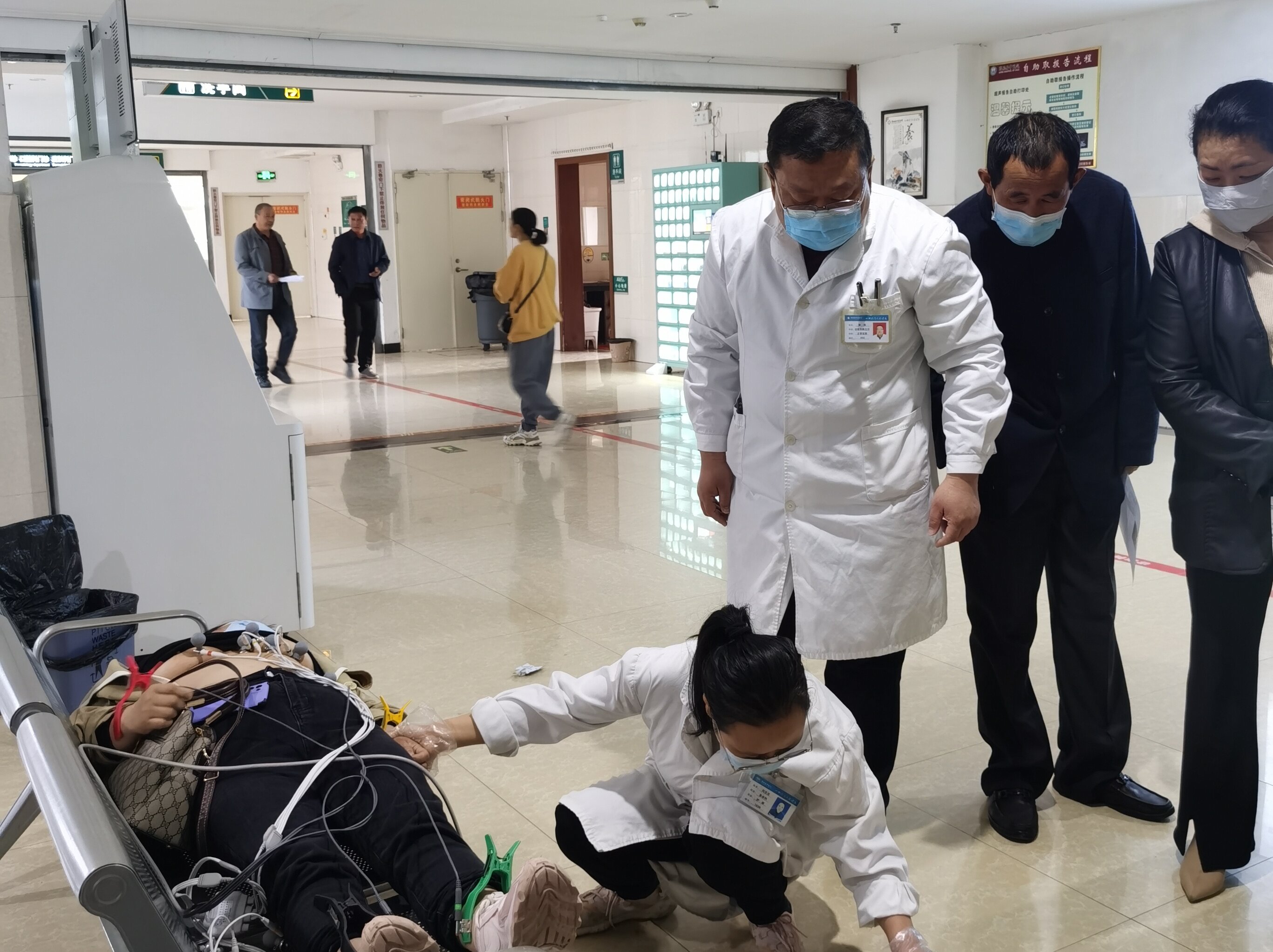 患者突发昏厥 医护全力抢救-大象网