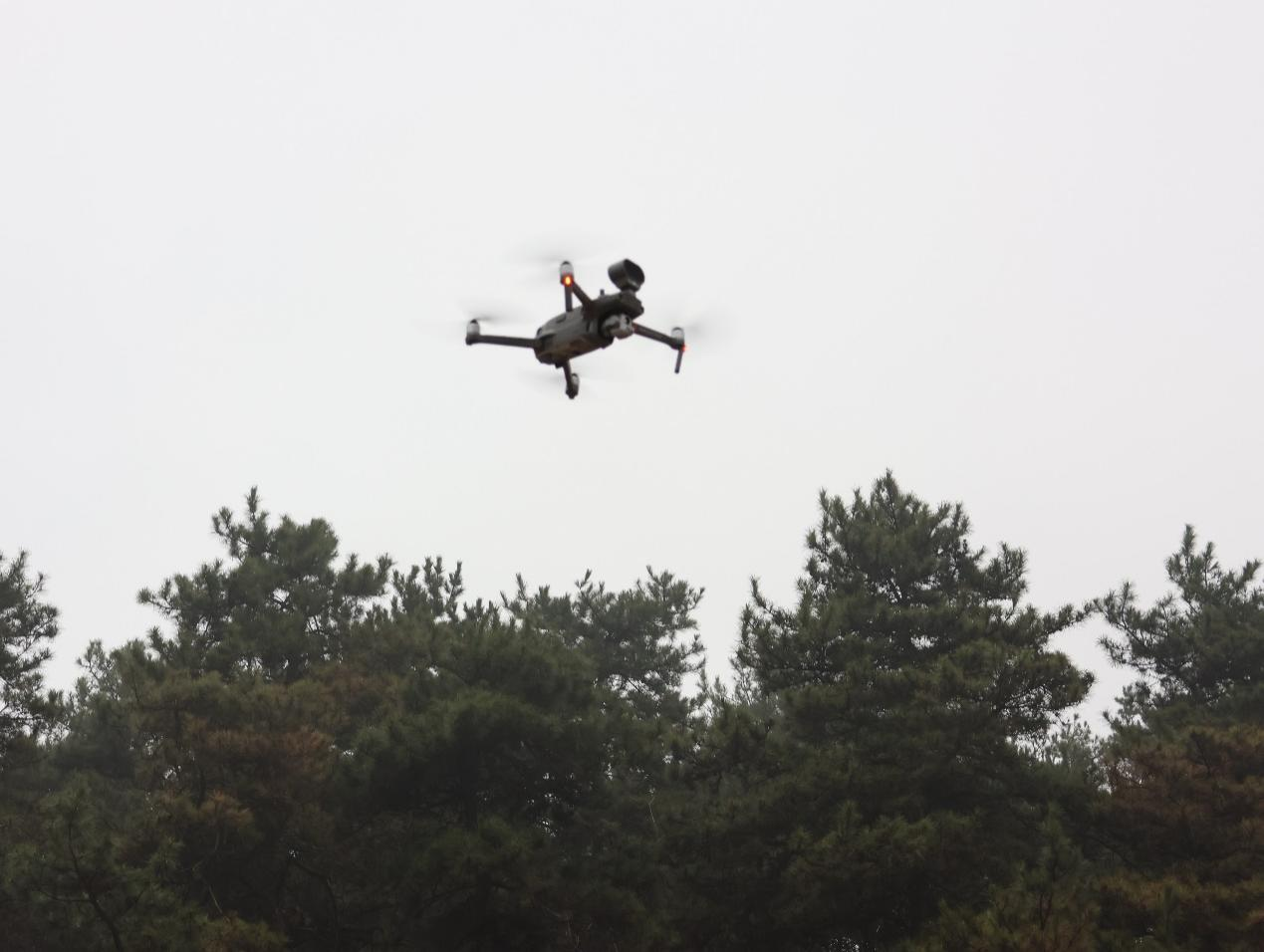 灵宝市充分利用现代科技手段,采取空中无人机和地面巡逻相结合