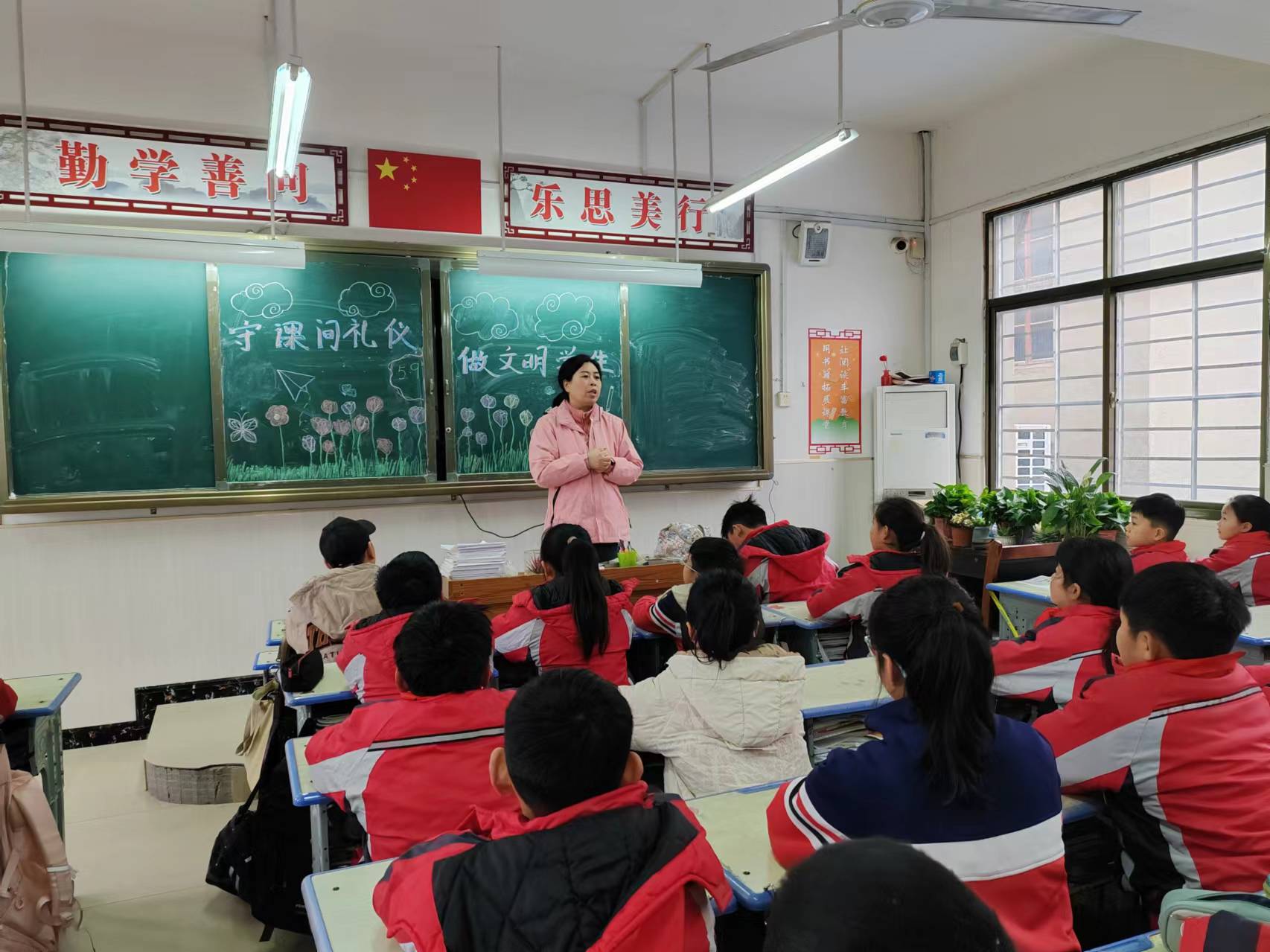 通许县实验小学开展"守课间礼仪 做文明学生"主题班会活动-大象网
