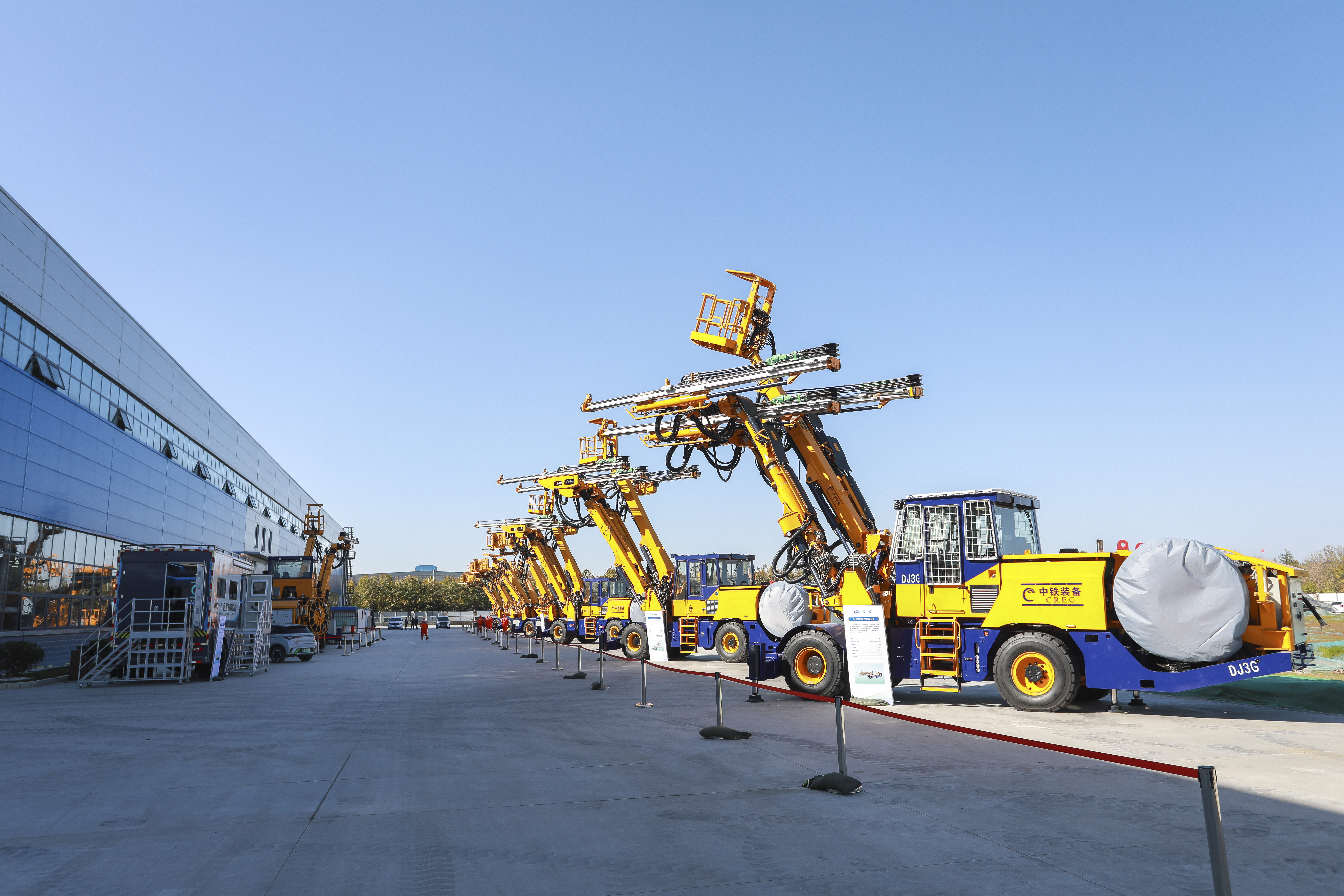 "新"人出圈记①"聪明"的隧道探险家-大象网