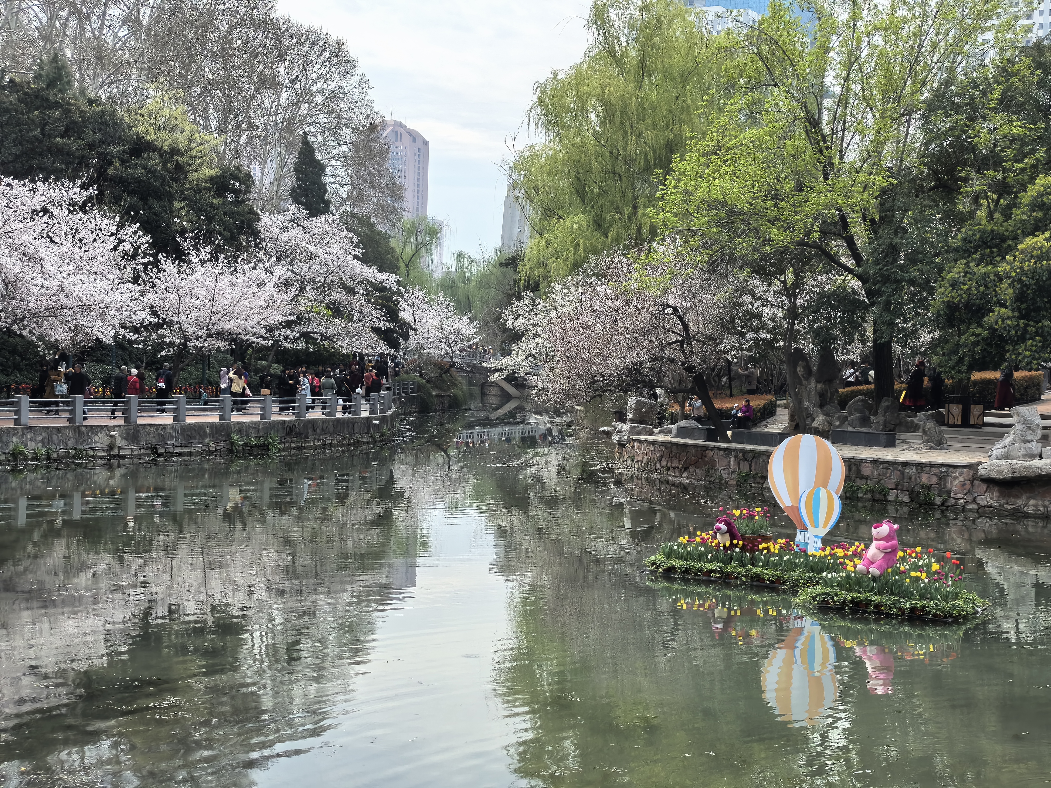 赏花又添新地 郑州市人民公园 第二十七届郁金香花展来了-大象网