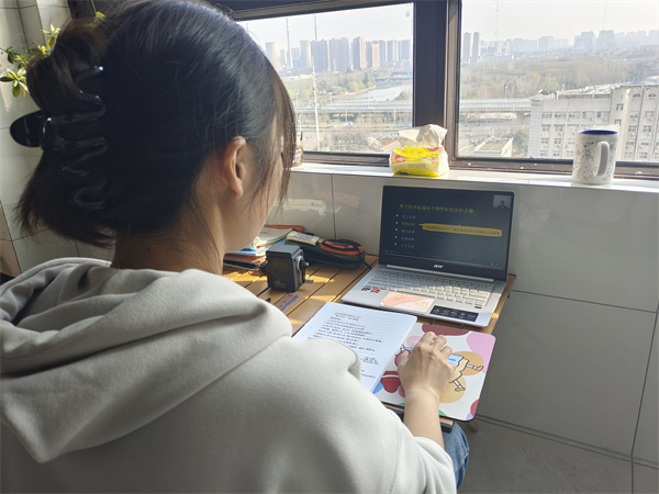 郑州市高新区南流小学举行线上公益讲座