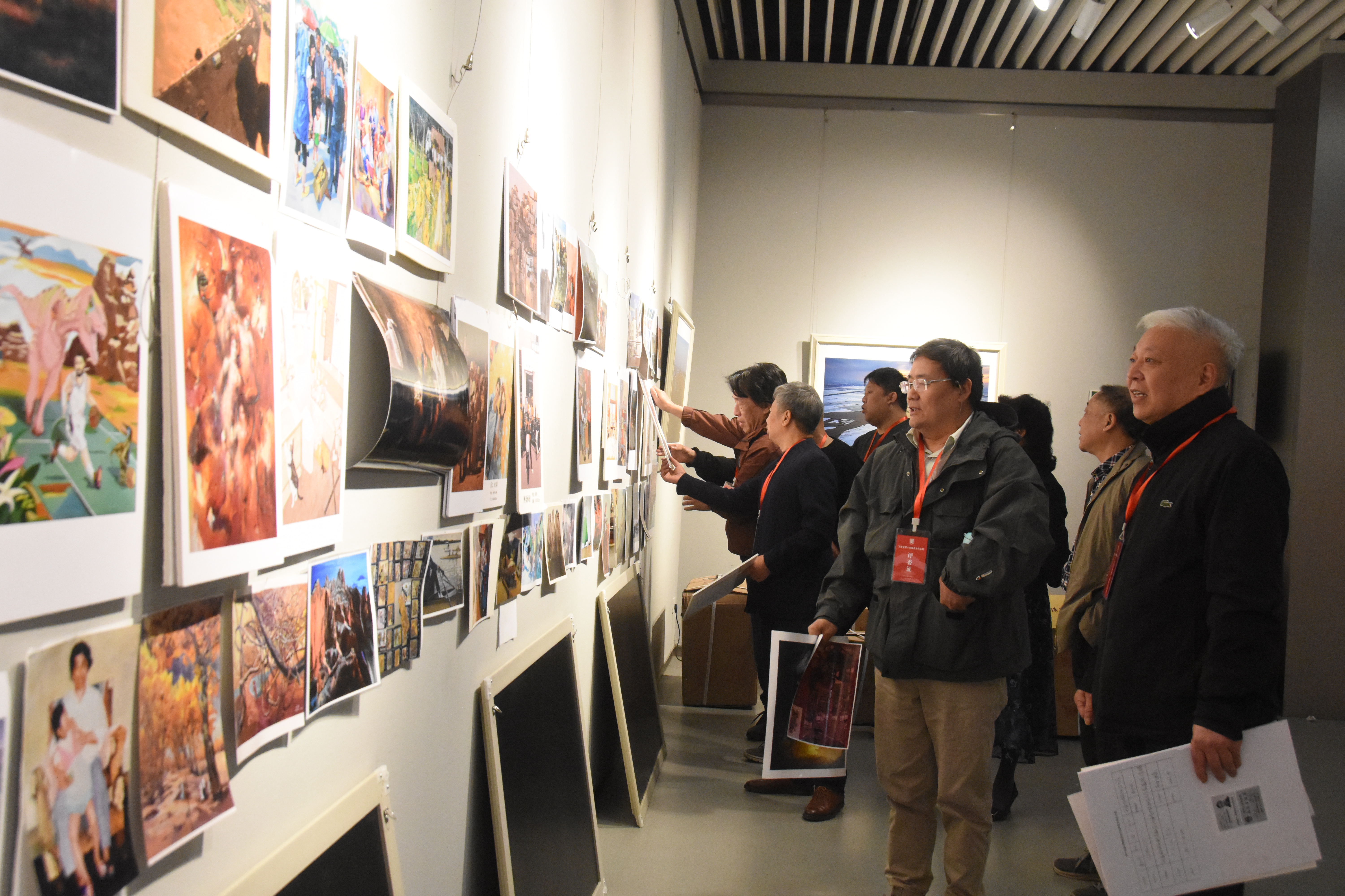 河南省第十四届美展开评 960余件中国画,油画进入复评-大象网