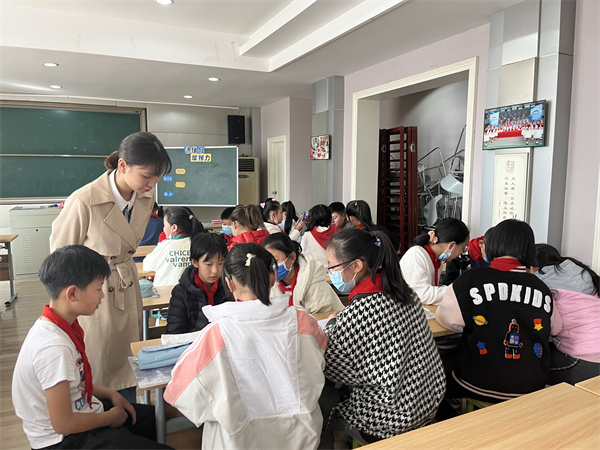 管城区工人第二新村小学：课堂展风采，教研促成长