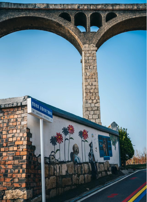 9,樱桃沟景区门票:免费时间:08:30-18:00地址:二七区凤栖南路10,月季