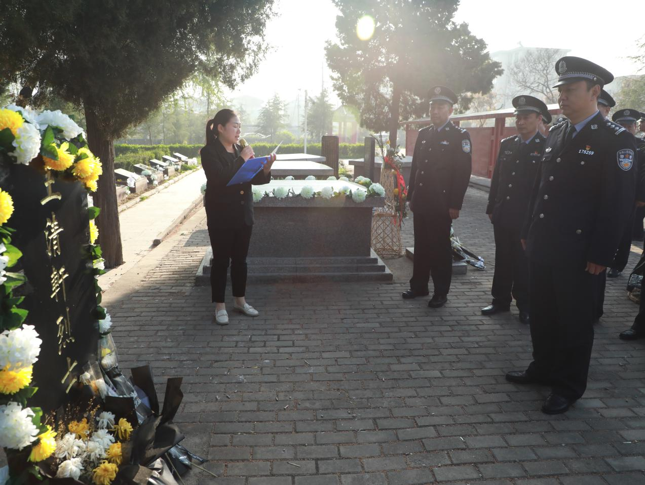驻马店上蔡公安:清明缅先烈 忠诚铸警魂-大象网