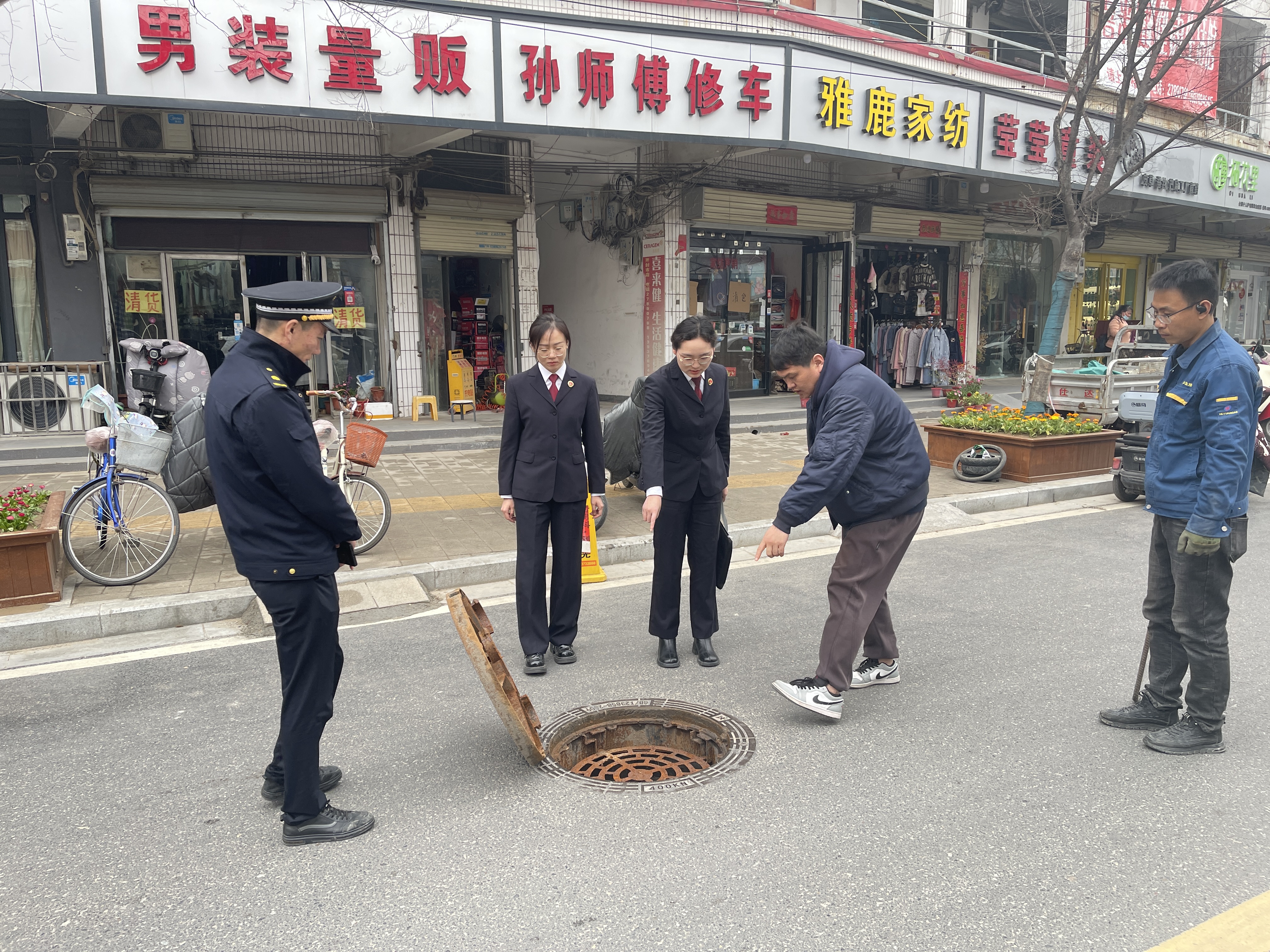 聚焦“小”井盖  守护“大”安全