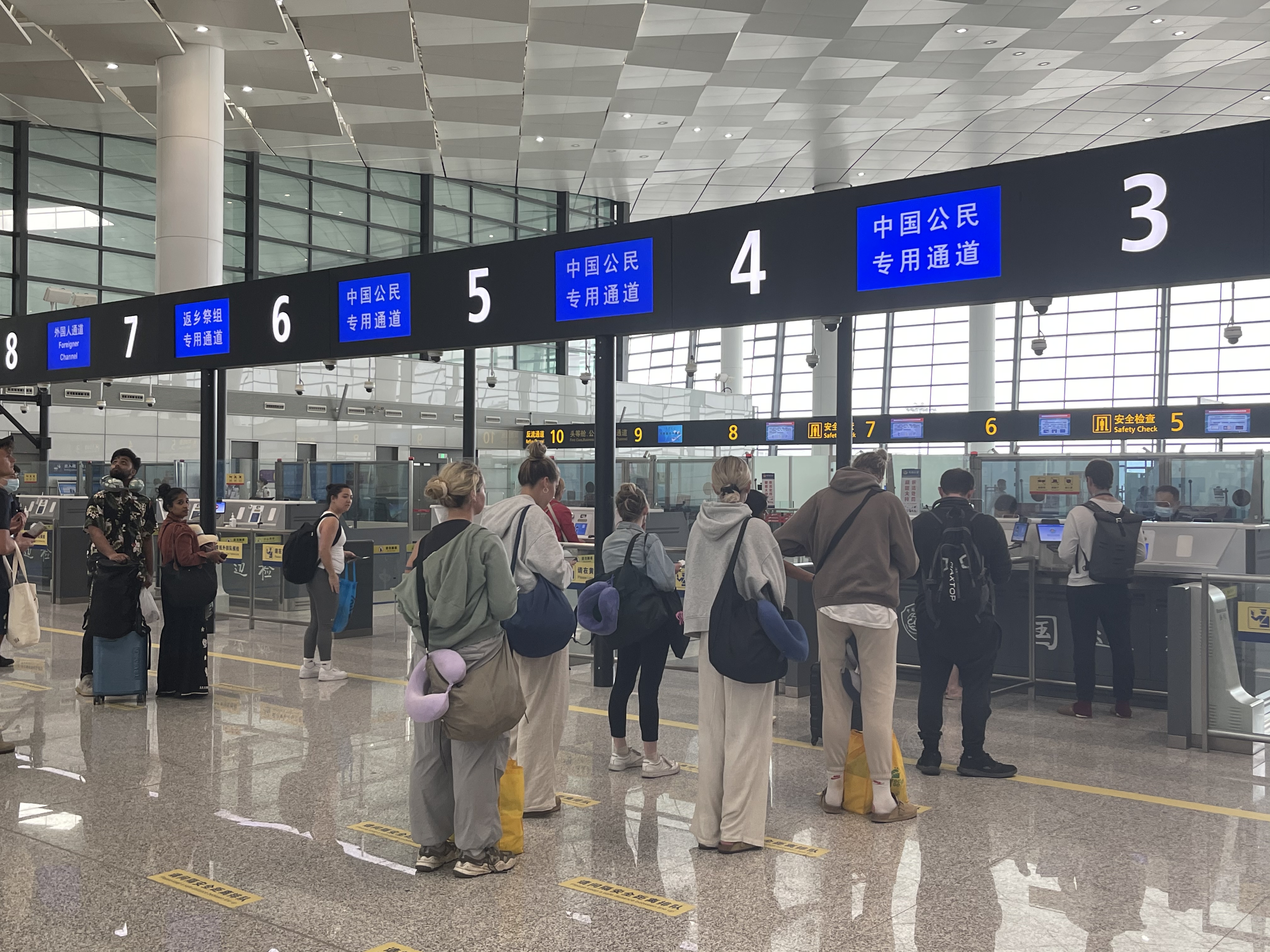 清明假期将至 郑州边检站发布出入境通关“两公布一提示”