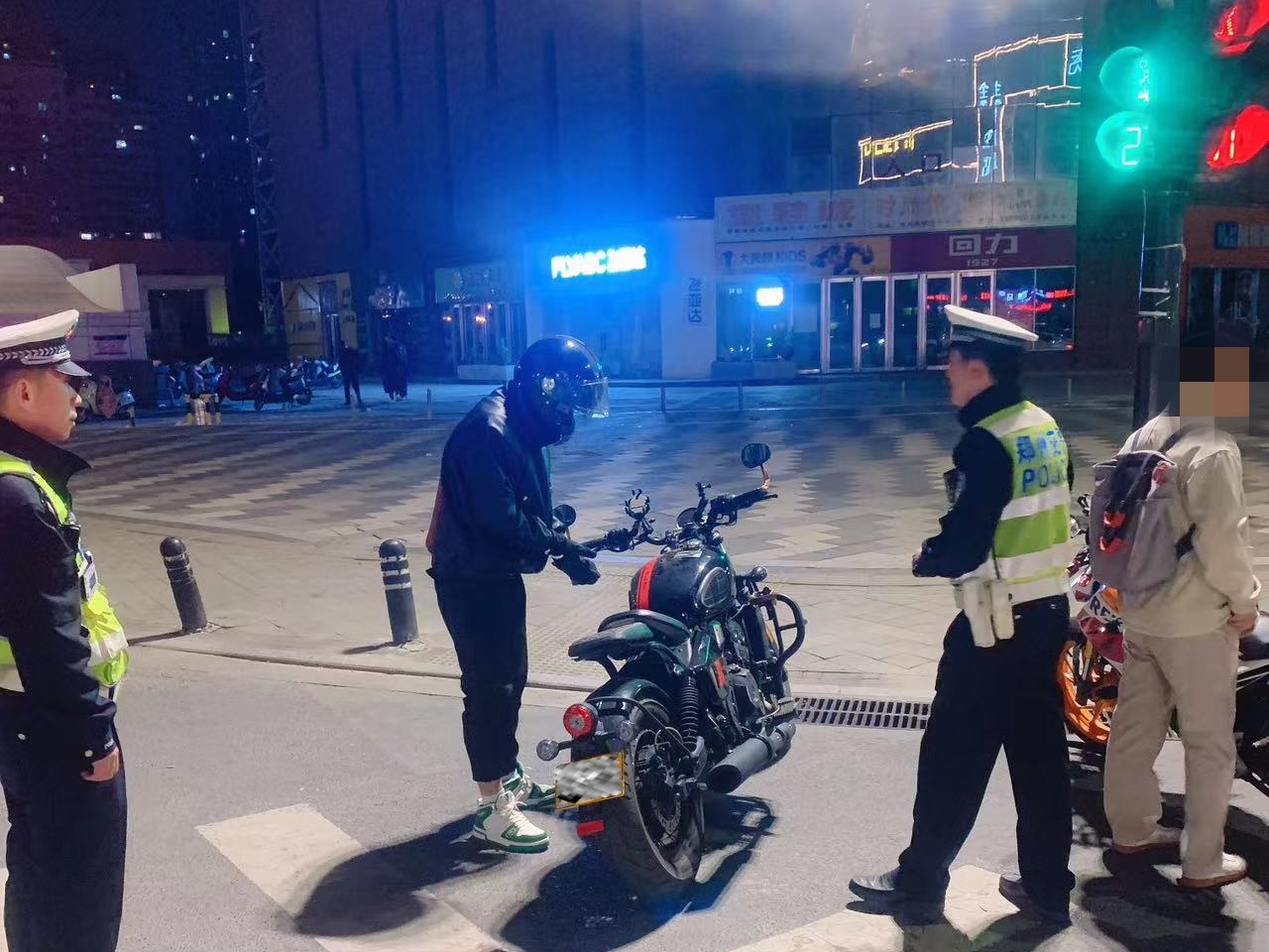 常态化开展改装电动车,摩托车飙车炸街专项整治行动,并结合进校园,进