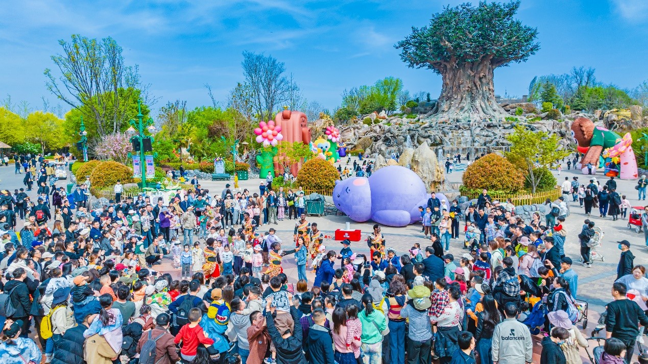 清明出游正当时,郑州银基旅游度假区接待游客超15万人次-大象网