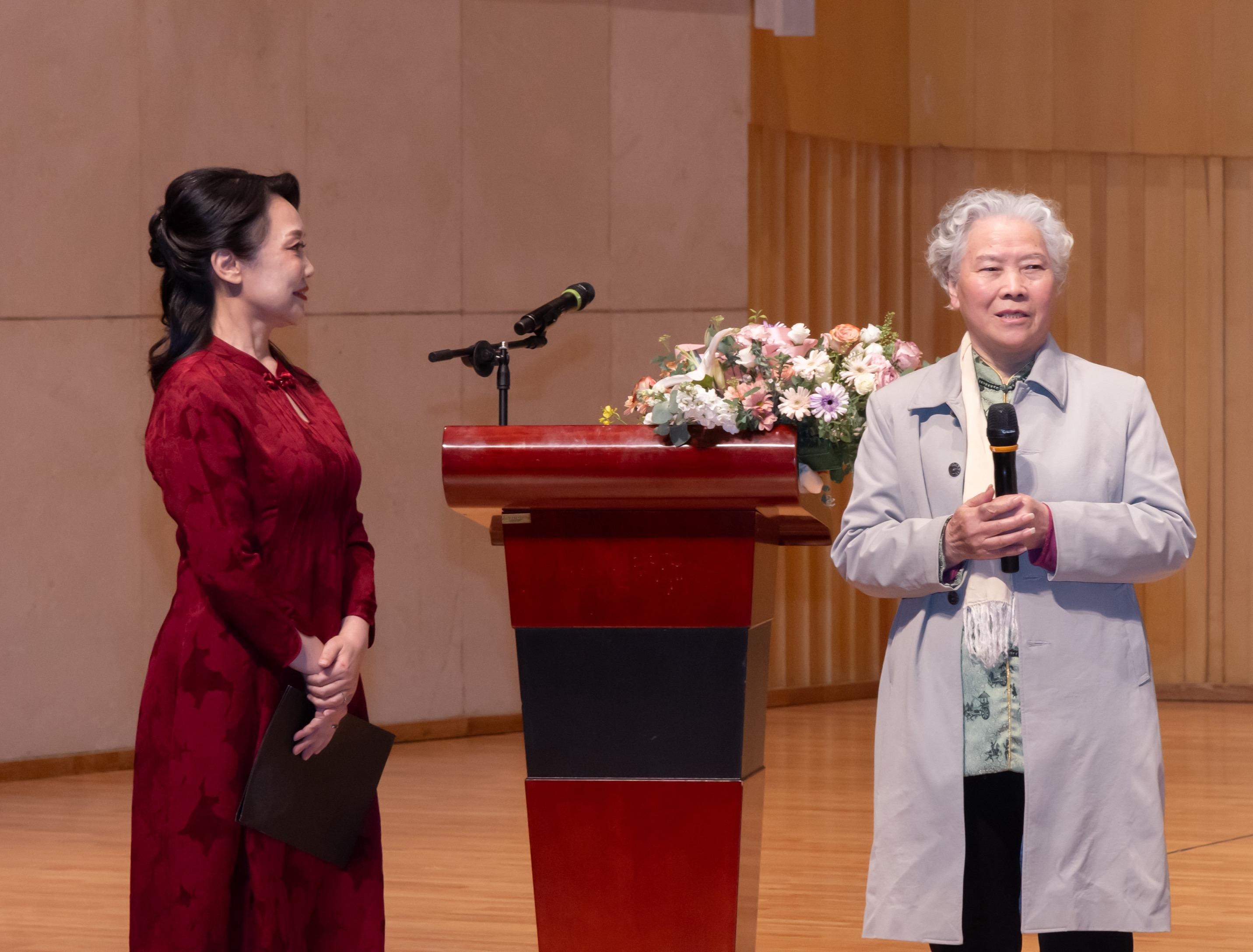 任清芝先生先后创作改编了《山坡羊》《新开板》《幸福渠》《汉江韵》