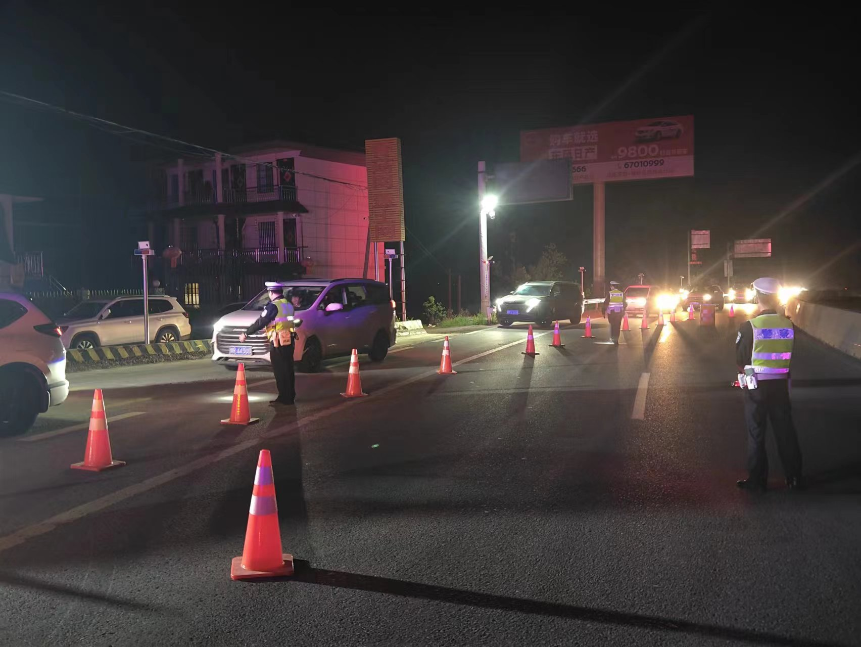 南阳:镇平县公安局开展社会治安集中清查统一行动-大象网