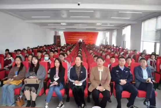 梅溪派出所,华都律师事务所走进南阳市第九中学开展以《未成年人保护