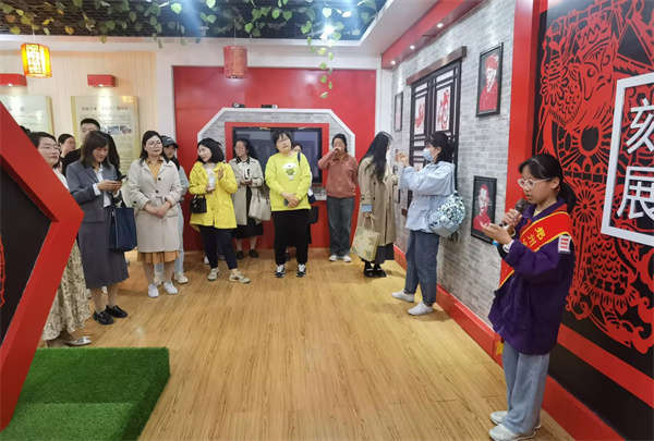 二七区培育小学：凝心聚智 笃行致远