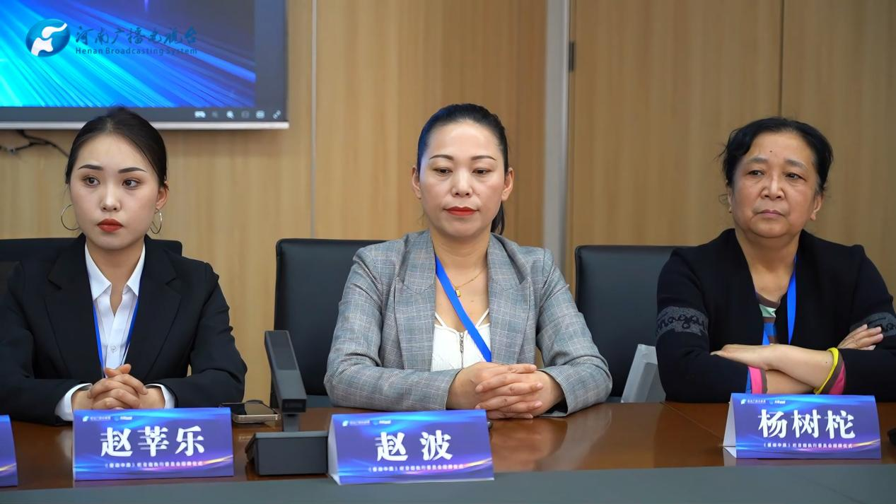 《星动中原》栏目组主任陈煜表示,大家都是舞蹈,语言,绘画等各个少儿