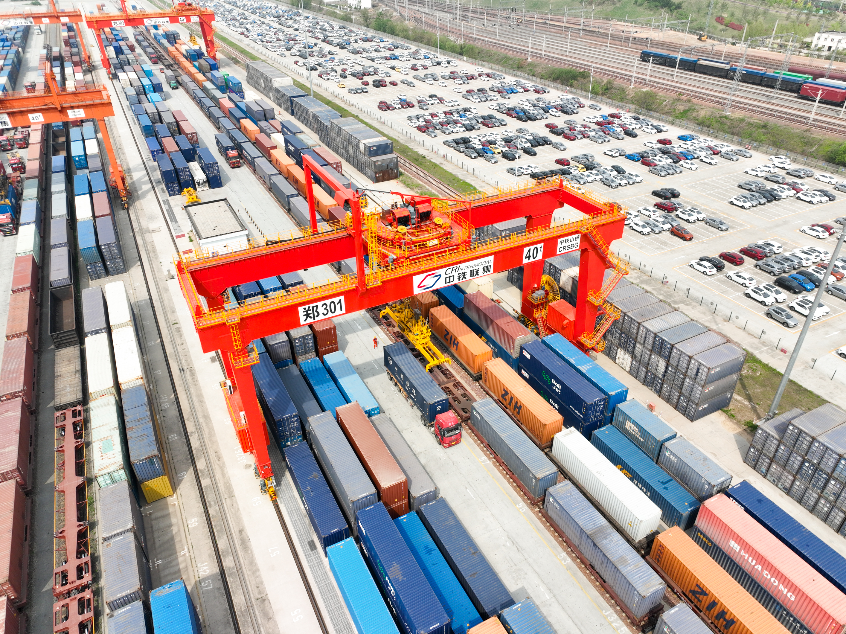 联动,东西互济的开放格局,建立"中老铁路 中欧班列"的国际运输新模式