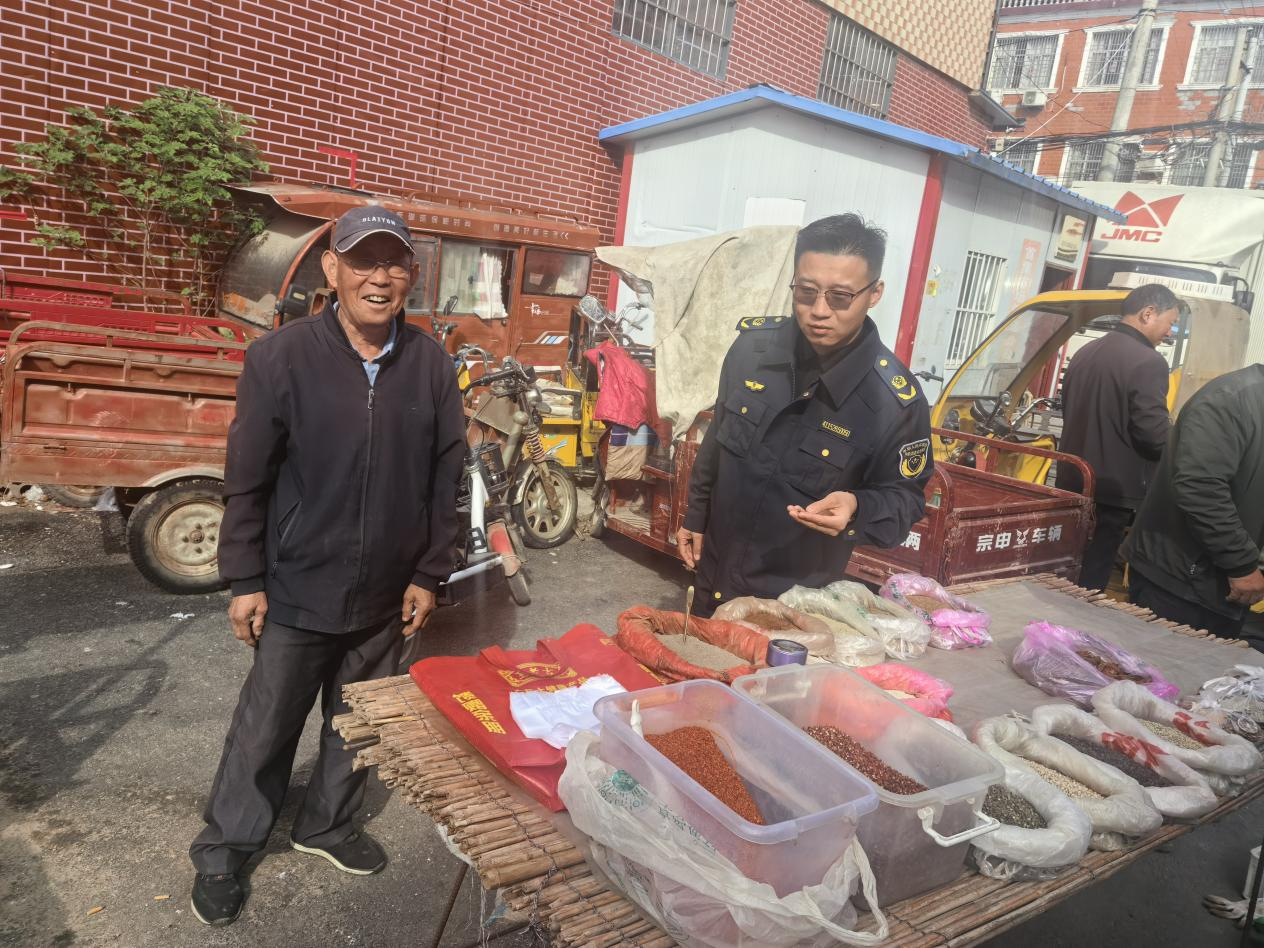 潢川县上油岗乡常态开展首集街道环境治理工作