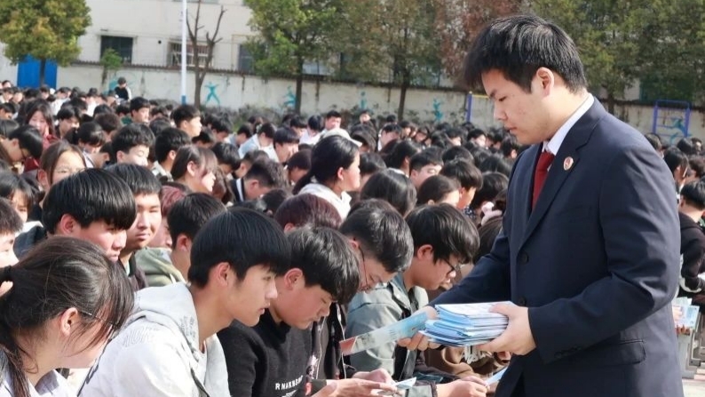 上蔡县人民检察院走进县职业中专开展送法进校园主题活动-大象网