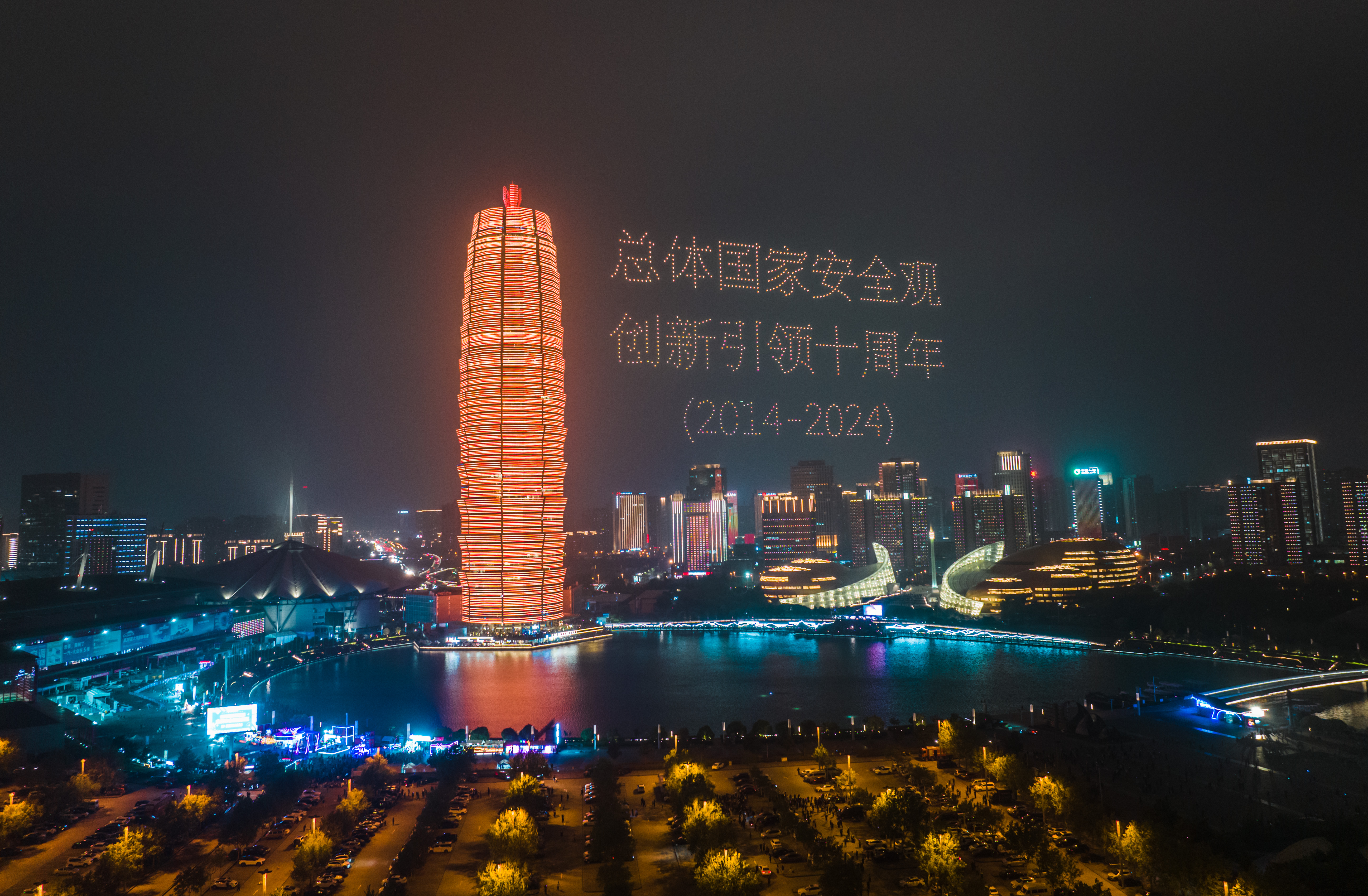 在郑州市郑东新区千玺广场璀璨上演