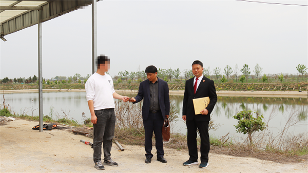 法庭成功调解一起因鱼塘承包引发的纠纷,在承办法官吴志浩的主持下