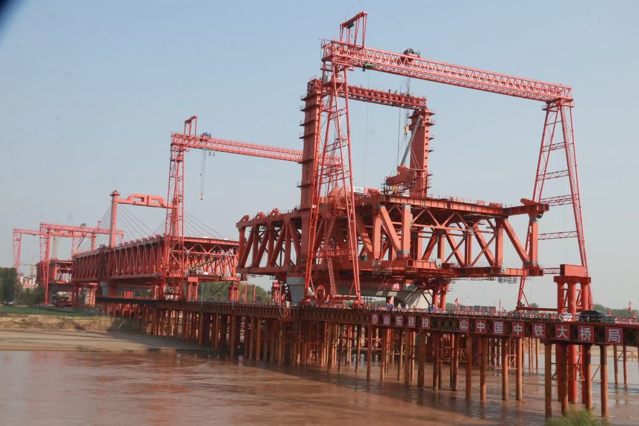 中铁大桥局济滨高铁济阳黄河公铁大桥主桥钢塔全部完成-大象网