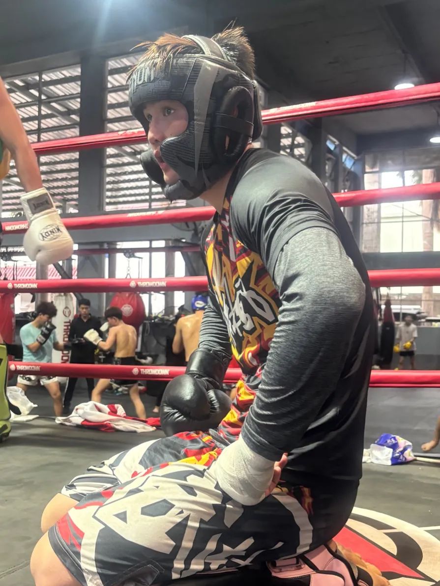 "帅白龙"罗超:用我的双拳,送哥哥出国读博-大象网