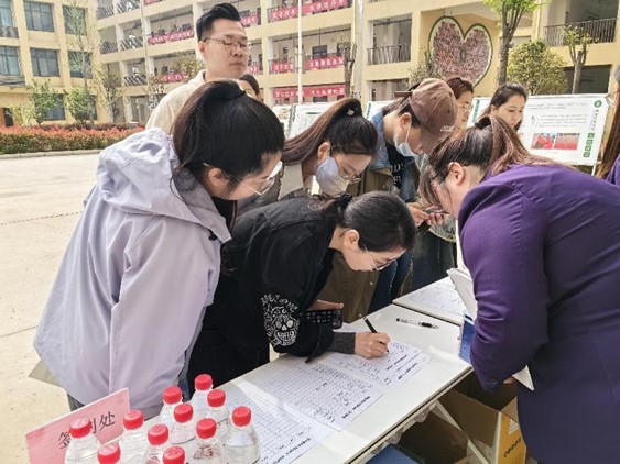 苏芳校长对到来的机构代表表示了衷心的感谢!