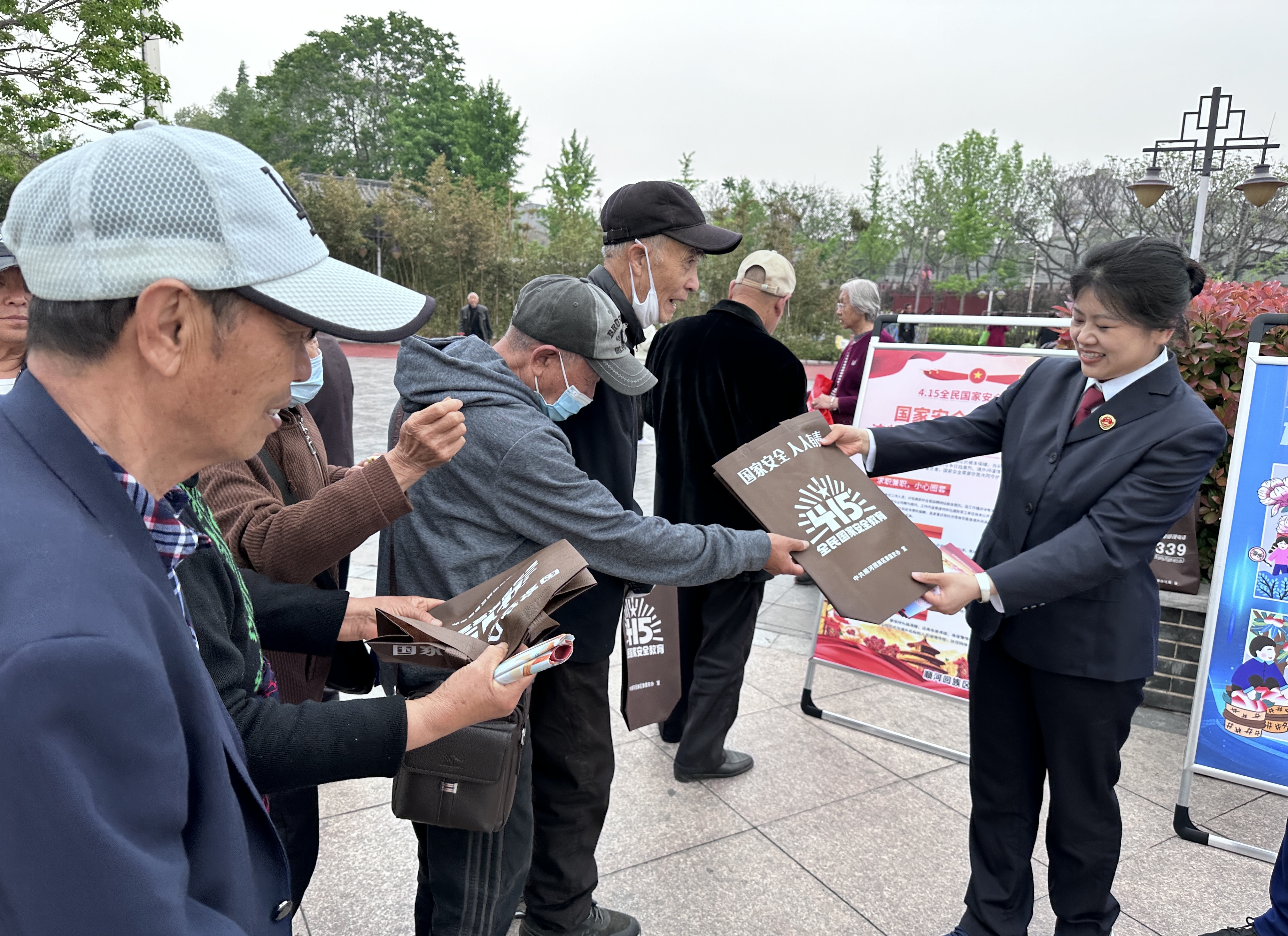 顺河回族区人民检察院开展全民国家安全教育日宣传活动
