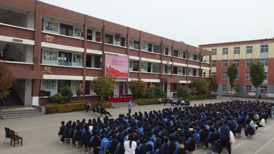 内黄县亳城镇:普法宣传进校园 法治护航助成长