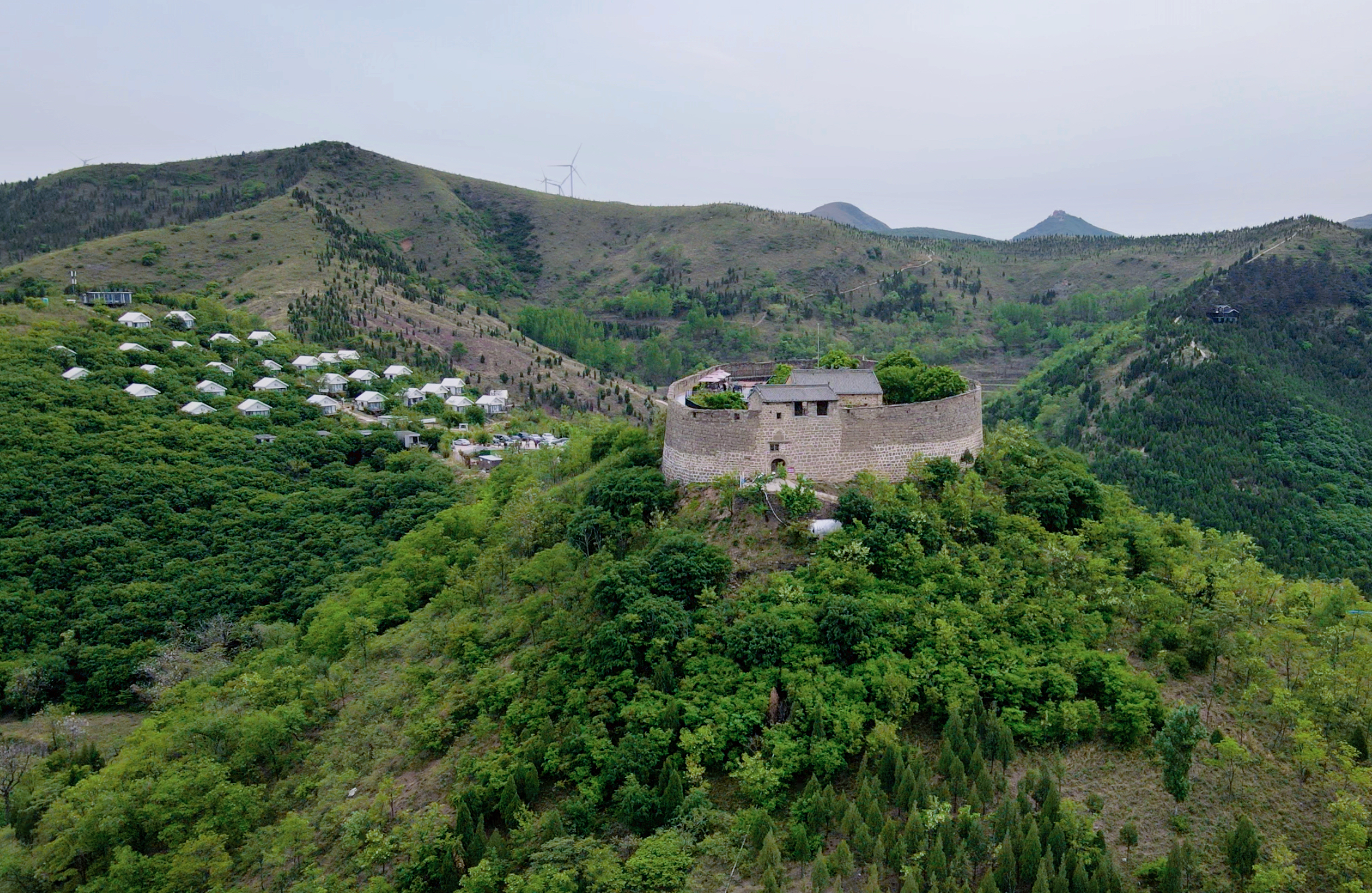 4月20日,平顶山汝州市云堡妙境第二届槐花美食节开幕,吸引来自全国
