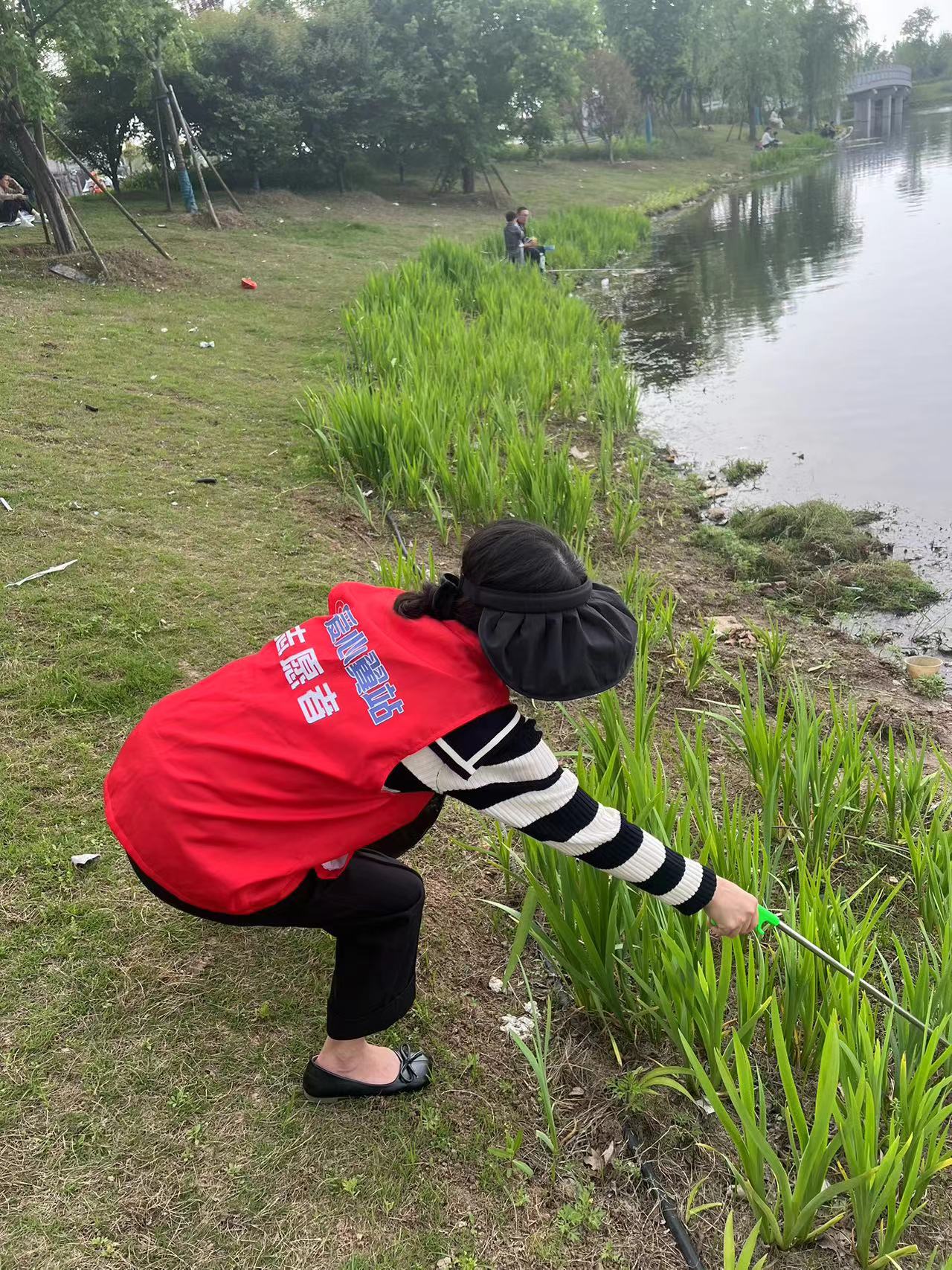 中国电信驻马店分公司开展"河我一起"保卫母亲河公益活动