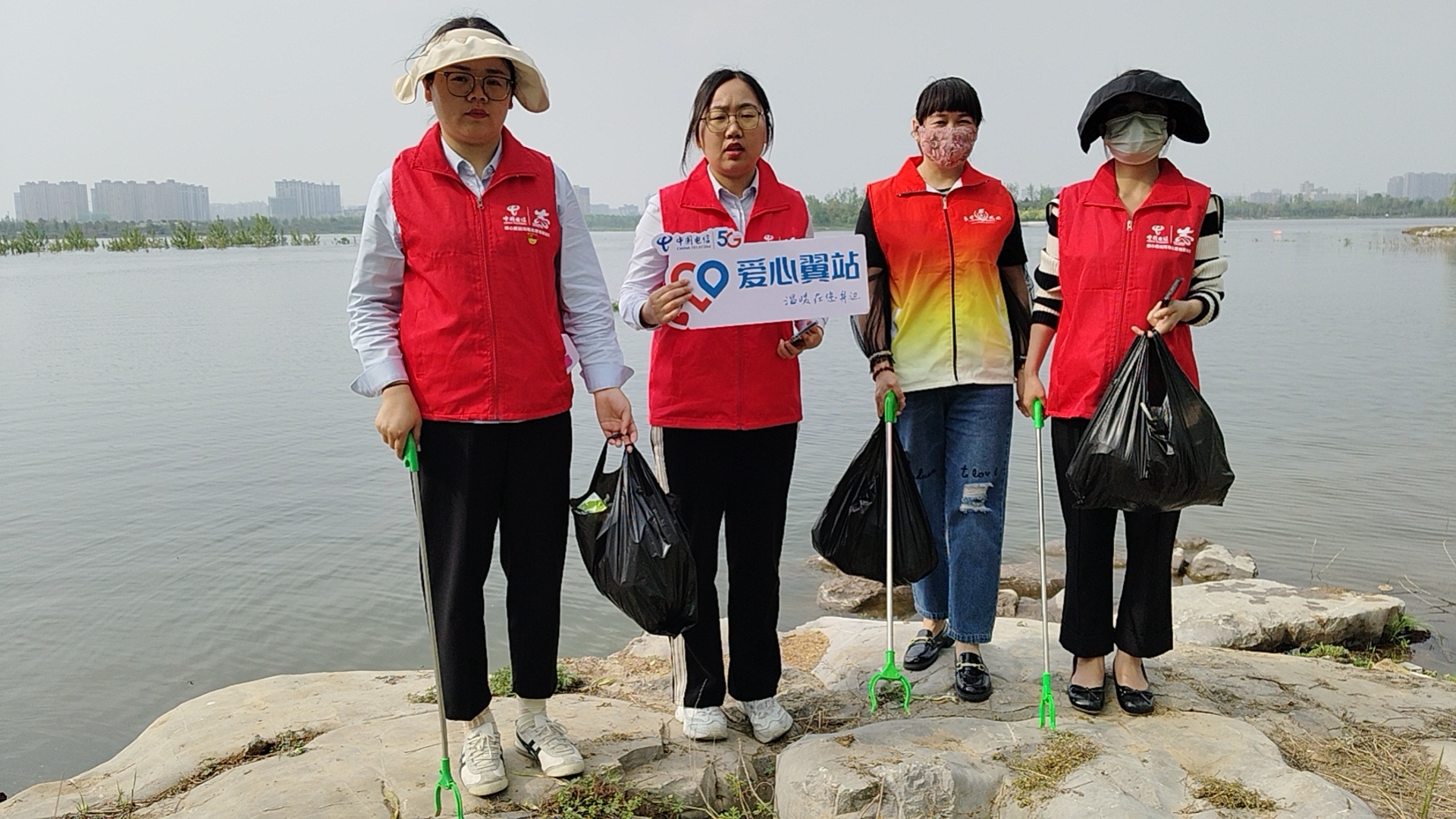 中国电信驻马店分公司开展"河我一起"保卫母亲河公益活动