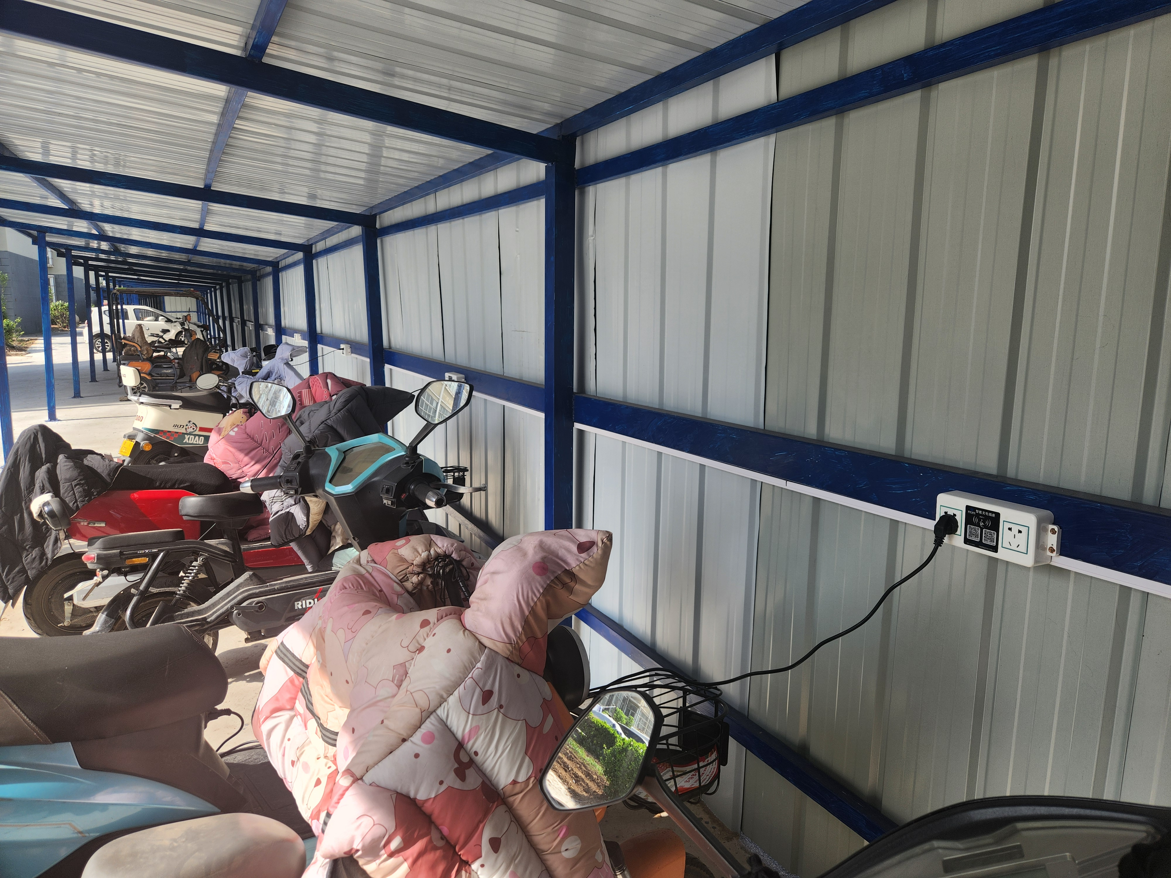 鹤壁经济技术开发区：充电车棚进村告别“飞线”安全更省心