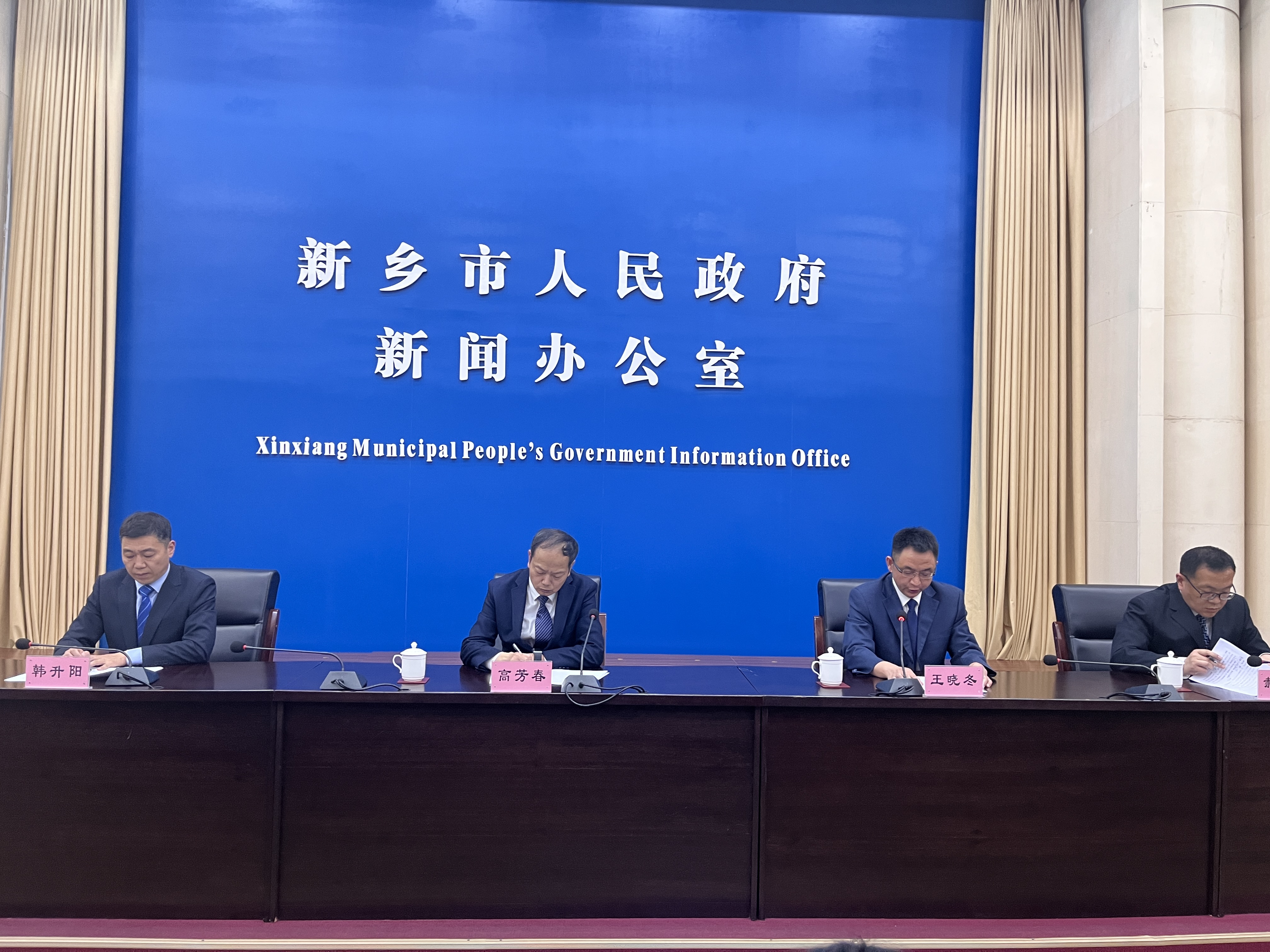 三级调研员高芳春,国网新乡供电公司党委书记王晓冬,卫辉市委常委