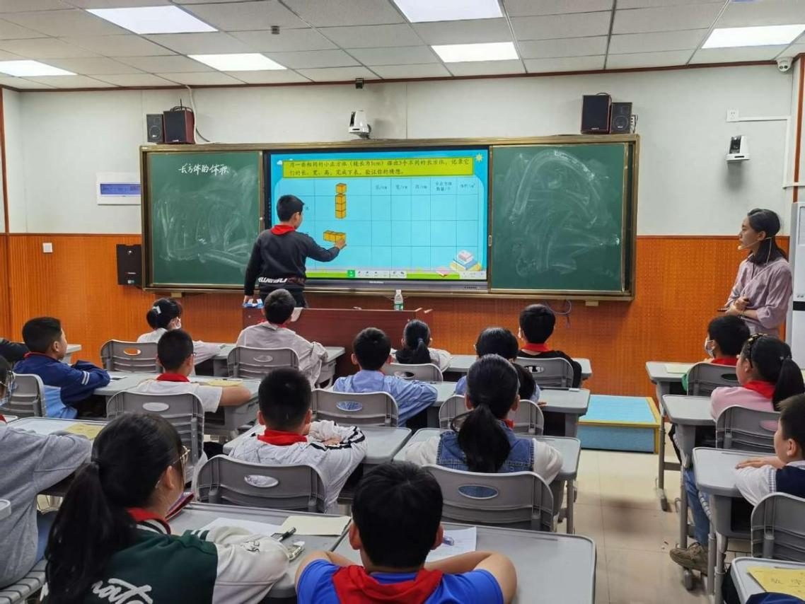 郑州市惠济区江山路一小开展"数字素养校园行"系列活动
