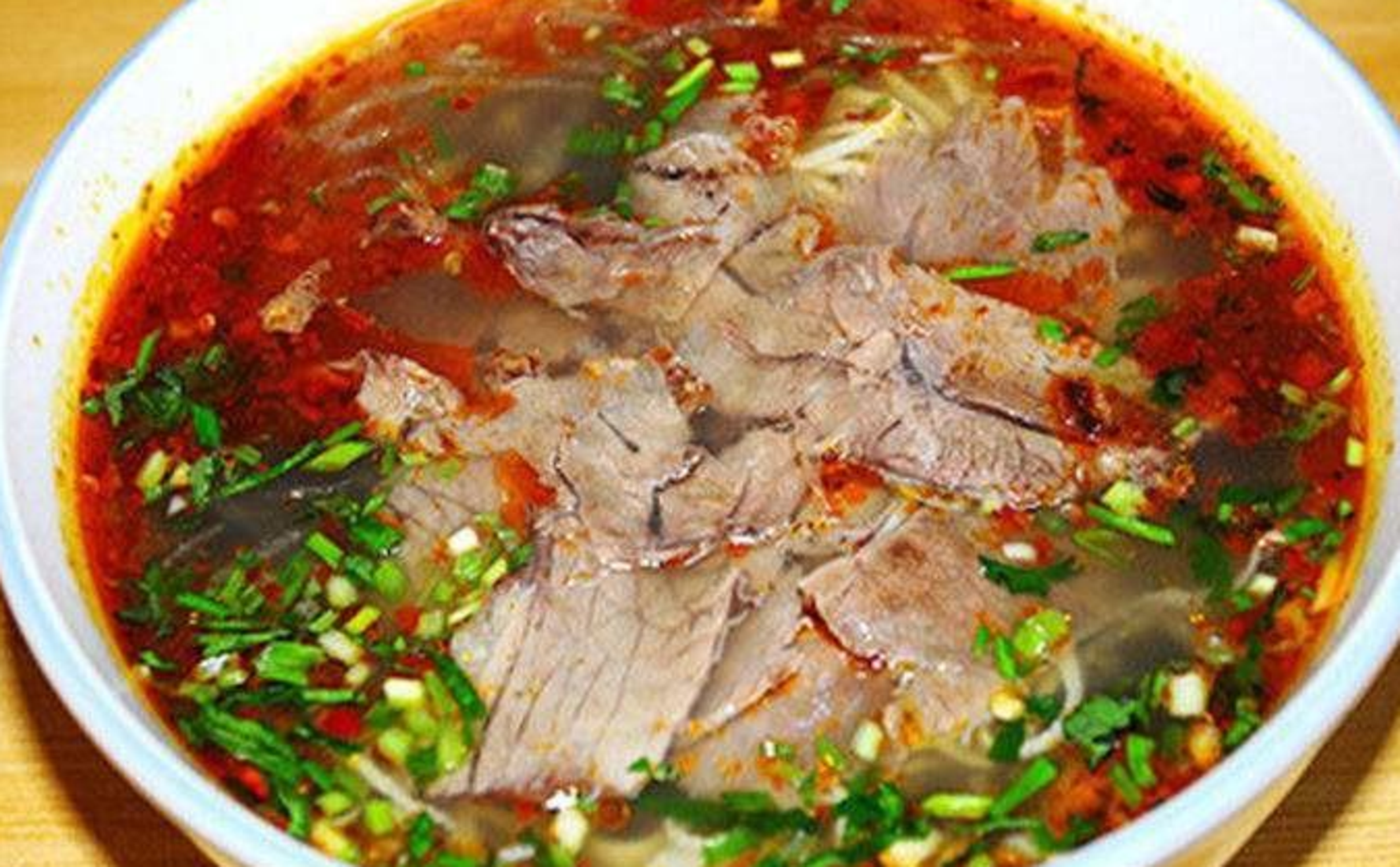 5【卢氏牛肉汤】【卢氏牛肉汤】的名气可能不如洛阳牛肉汤但这并不