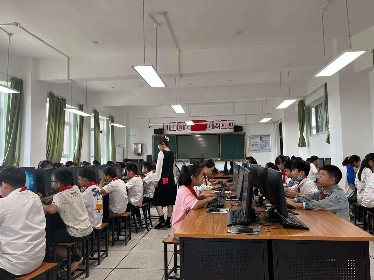 郑州市惠济区江山路一小开展"数字素养校园行"系列活动