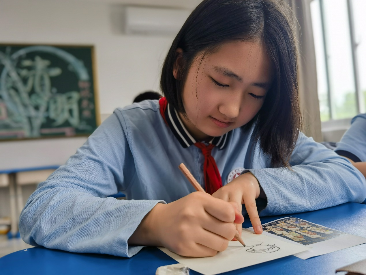 方寸世界蕴书情 郑州八中新校区开展创意diy手工书签活动