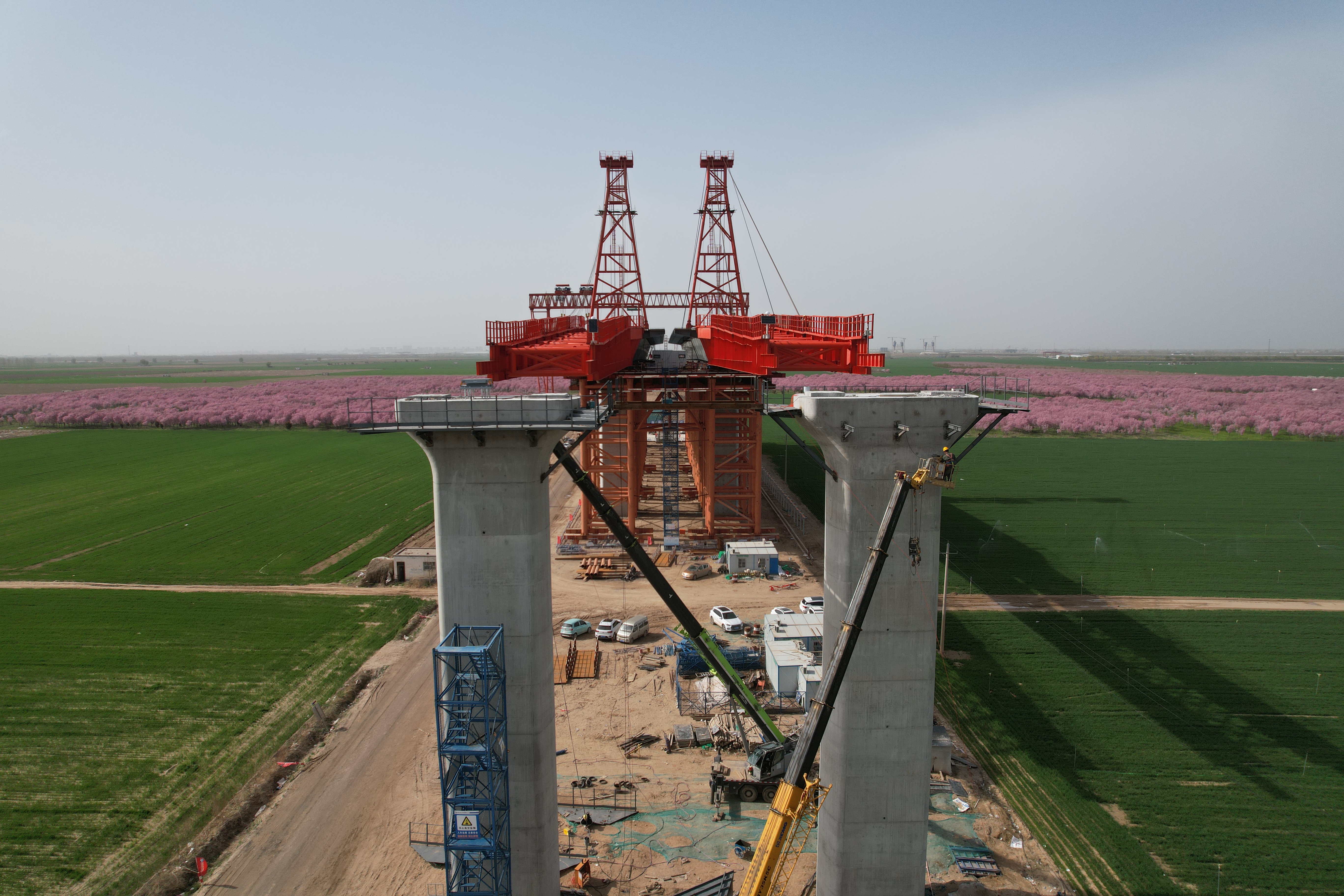 焦平高速焦荥段黄河特大桥水中墩全部完成