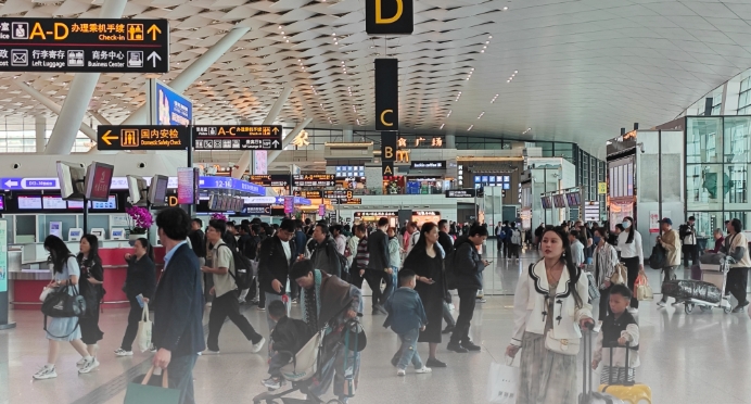 假期郑州机场服务近40万名旅客顺畅出行