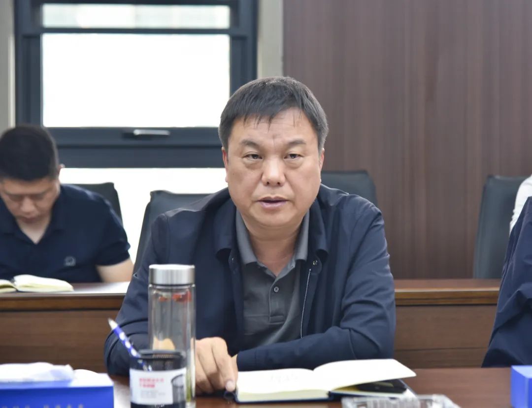 该集团公司党委书记,董事长陈明亮主持会议并表示,要深刻汲取教训